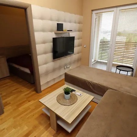 Luxury - With Balcony 12 And 12a Apartment *