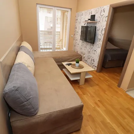 Luxury - With Balcony 12 And 12a Apartment Skopje