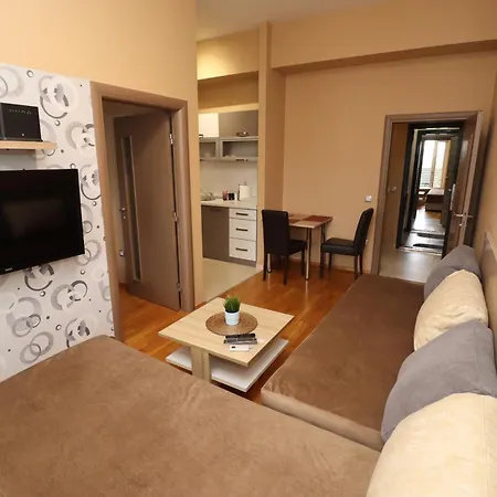 Luxury - With Balcony 12 And 12a Apartment *