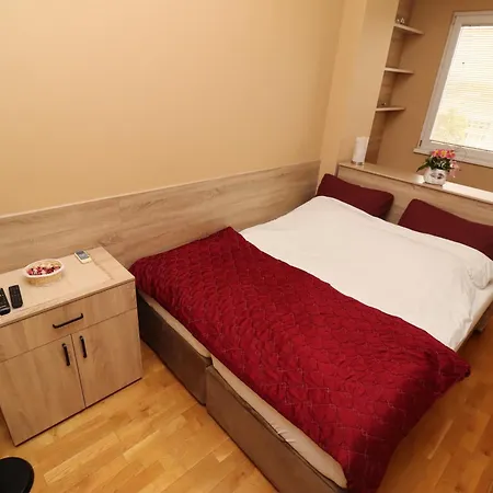 Luxury - With Balcony 12 And 12a Apartment
