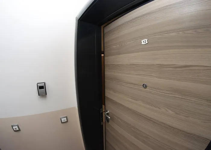 דירה Luxury - With Balcony 12 And 12a *