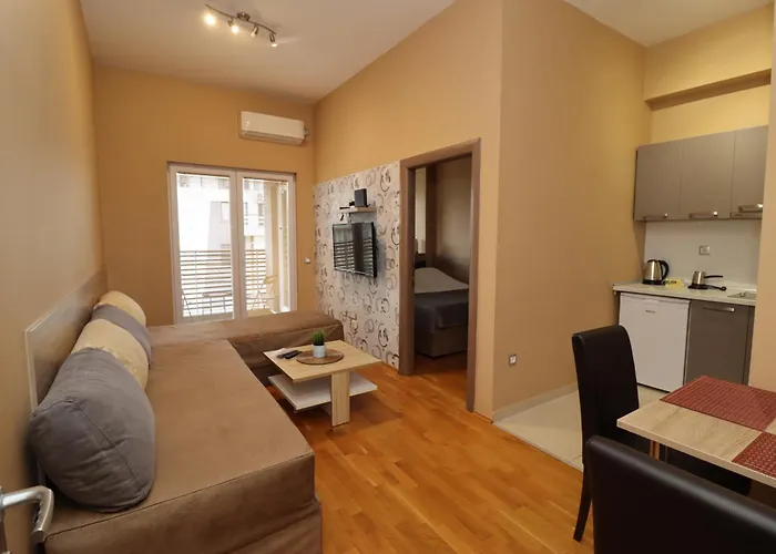 דירה Luxury - With Balcony 12 And 12a