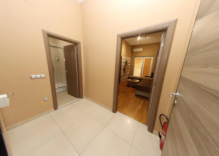 דירה Luxury - With Balcony 12 And 12a *