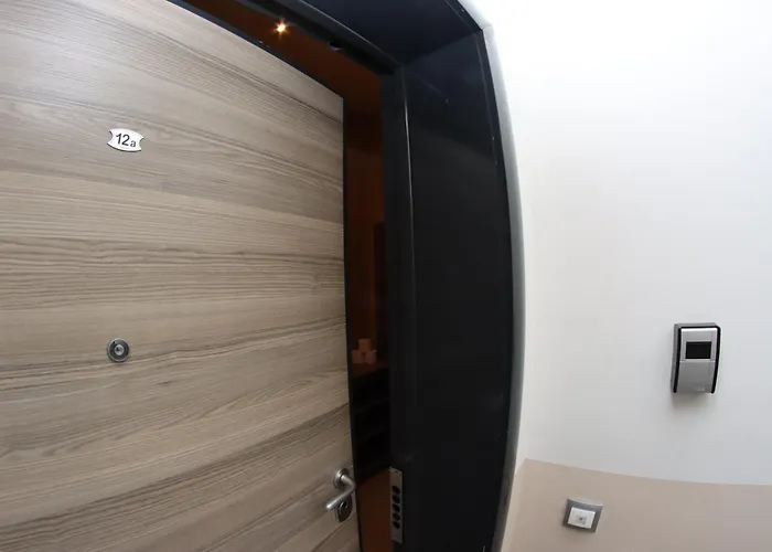 Luxury - With Balcony 12 And 12a דירה סקופיה