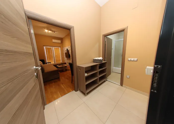 Luxury - With Balcony 12 And 12a * סקופיה