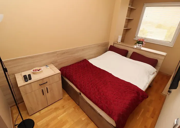 Luxury - With Balcony 12 And 12a Apartment