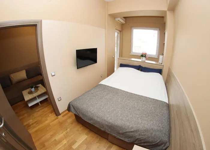 Luxury - With Balcony 12 And 12a Apartment *