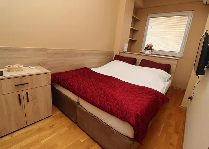 Luxury - With Balcony 12 And 12a Apartment