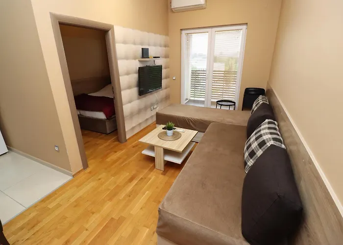 Luxury - With Balcony 12 And 12a Apartment *